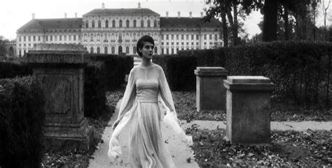 Last Year at Marienbad: A Haunting Enigma of Memory and Desire!