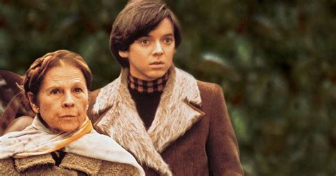 Harold and Maude – A Quirky Comedy-Drama Explores Mortality and Unconventional Love!